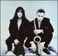 Le duo Blue Trottoir a chant...