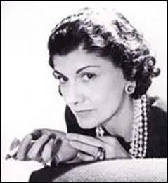 Coco Chanel est une femme avant-gardiste. Lequel de ces noncs est faux concernant ce trait de caractre de la dame ?