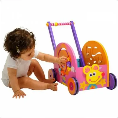 Marque de jouet en bois.