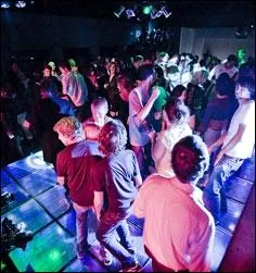 On y danse, on y danse, c'est la...