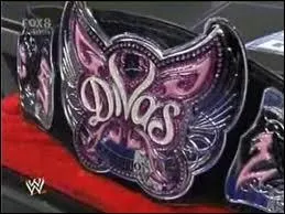 Qui a dtenu la ceinture des divas le plus longtemps ? (216jours)