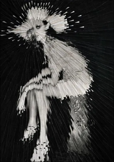 Qui est reprsent par cette oeuvre signe Lola Dupre ?