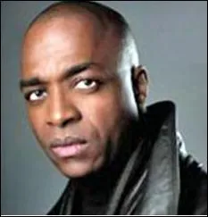 Qui aide Aaron  retrouver les anges dchus ?