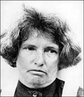 Elle empoisonna deux maris afin de toucher leur assurance-vie, ainsi que son seul fils avec de l'arsenic pour des raisons encore peu claires :