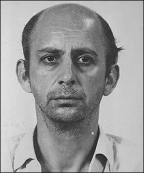 Tueur en srie allemand, surnomm le cannibale de la Ruhr, il a t condamn pour huit meurtres mais en a avou quatorze :