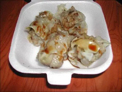 Constitu de boulettes de viande enrobes d'une pte cuite  la vapeur. Servi gnralement en apritif chaud, on m'utilise aussi pour faire un sandwich trs apprci...