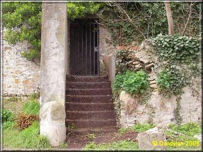 Si le terme ne dsigne pas une porte cache  la vue, dans quel domaine peut-on rencontrer une porte drobe ?