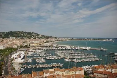A Cannes , on dcerne :