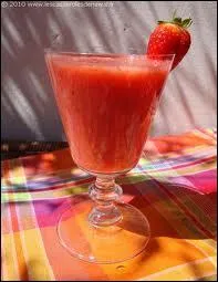 Un petit cocktail de fraises, qui prend toute sa saveur si on y mlange... ?