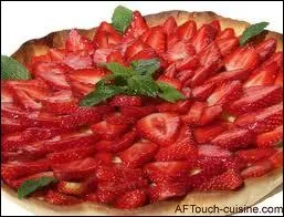 Sur cette tarte, un ingrdient, une herbe, qui se marie particulirement bien  la fraise. C'est ?