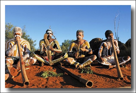 Si j'allais en Australie, j'essaierais de voir Uluru ! C'est sacré pour les Aborigènes :