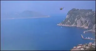 Dans l'hlicoptre, qui survole la baie de Naples, il y a Wendell Armbruster Jr. Dans quel film de Billy Wilder est-on ?