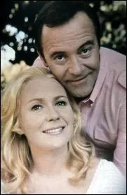Dans ce film charmant et drle, Jack Lemmon (Wendell Armbruster) rencontre Juliet Mills, qui est ?