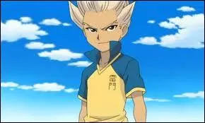 Comment s'appelle le joueur de l'quipe de Raimon ?