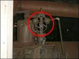 Dans quelle attraction peut-on trouver cet Hidden Mickey (Mickey cach) ?