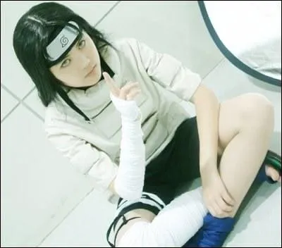 C'est le vritable gnie du clan Hyuga, il tait le plus fort des genins et est maintenant un puissant Jonin... Malgr tout il perdra la vie pendant la 4e Grande Guerre Shinobi...