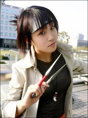 C'est une jonin spcial et tait l'lve d'Orochimaru...