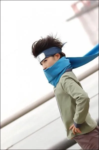 Petit fils du 3e Hokage, il admire normment Naruto...