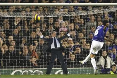 Il pourrait bien faire partie de la liste de Laurent Blanc pour l'Euro 2012 et faire gardien de but de...