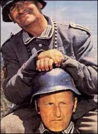 Dans  La Grande Vadrouille , comment s'appelle la chanson que sifflent les aviateurs anglais lorsqu'ils sont perdus sur une route de campagne ?