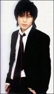 Qui est le chanteur principal de ce groupe ?