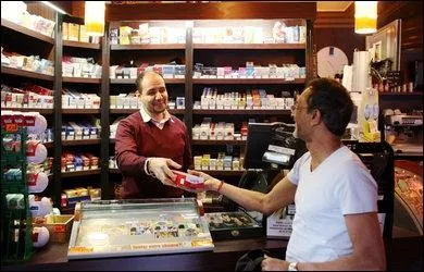 Marchand de tabac. Le... ( fumer nuit gravement  la sant).