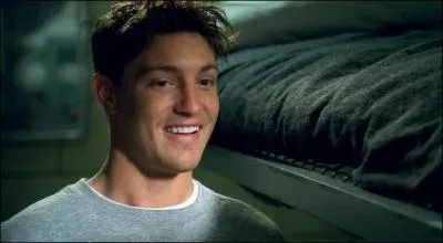 SAISON 1 : Michael demande  David de voler une montre . Que va dire l'acrobate  ce moment ?