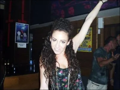 Pour quel groupe n'a-t-elle jamais dans ?