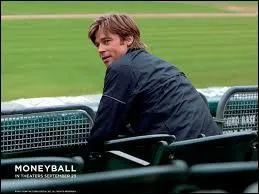 Quel est ce film dans lequel Brad Pitt joue un coach d'une quipe de baseball ?