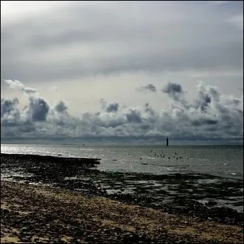 L'le de R est entoure au nord et  l'ouest par le pertuis breton,  l'ouest par l'ocan Atlantique et au sud par ... .