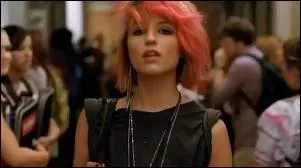 Pourquoi Quinn a-t-elle quitt le Glee Club pendant les vacances d't ?