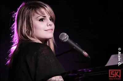 A lire les paroles de Coeur de Pirate, on aurait penser que dans cette chanson, elle parle de Cabrel, mais en fait elle chante pour son meilleur ami qui s'appelle...