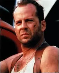 Comment se nomme le petit garon que doit protger Bruce Willis dans  Code Mercury  ?