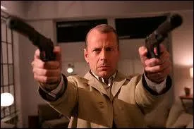 Qui est l'ennemi de Bruce Willis dans  Le chacal  ?