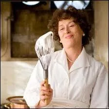 Quelle tracasserie va connatre Julia  Paris,  son cours de cuisine dans l'cole prive o elle s'est inscrite ?