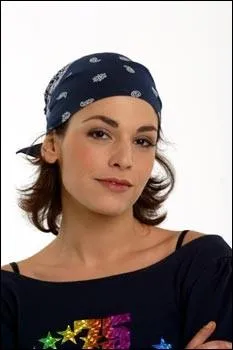 Standardiste, rceptioniste  mi temps. Elle s'occupe du journal de l'entreprise , voici...