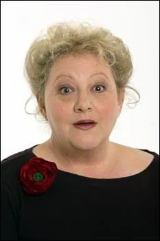 Une jeune stagiaire dans l'entreprise de 55 ans, voici...