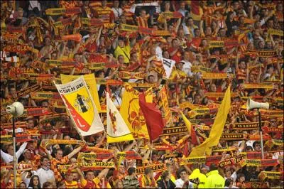 Des affinits se crent et finalement Philippe se plat dans sa nouvelle rgion. Il accompagne mme son quipe pour assister  un match de football ...