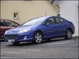 Philippe n'a pas dit la vrit  sa femme, car tout se passe bien pour lui l-haut. Croyant qu'il dprime, elle va mieux car elle se sent utile, elle dcide donc de l'accompagner en...