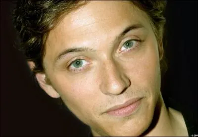 Annabelle a dit oui. Philippe repart dans le sud pour parler  Julie. Rconcilie, Julie accepte de partir l-haut avec Philippe et leur fils...