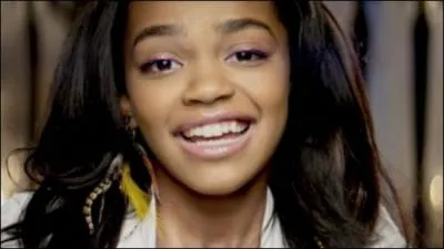 Cette star est assez jeune , elle s'appelle ...