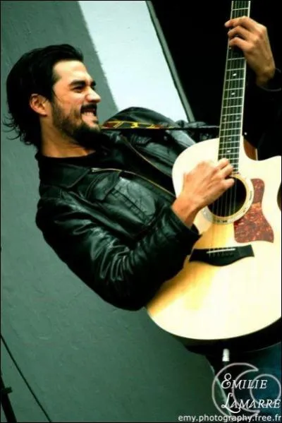 Comment s'appelait son premier groupe de musique ?