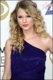 Pour son album ``Fearless , Taylor Swift a eu 2 rcompenses. O ?