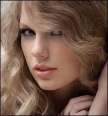 Aux Teen Choice Awards, elle a eu la rcompense : ``Le plus beau baiser  avec qui ?