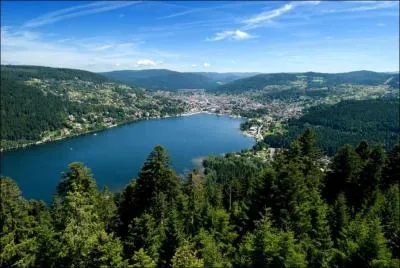Quel est le plus grand lac des Vosges ?