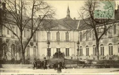 Qui fonda l'abbaye bndictine de Remiremont ?