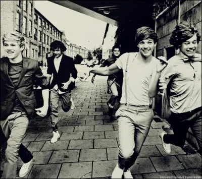  Well you're the charming type, that little twinkle in your eye gets me every time 