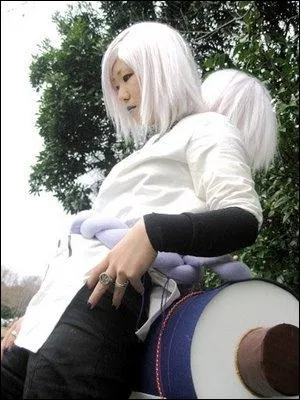 Deux frres  les dmons siamois , et sbire d'Orochimaru, c'est le chef des 4 du Sons...