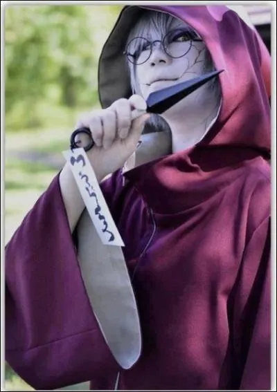 Aprs la mort d'Orochimaru, il se transplante des gnes de ce dernier et se transforme...