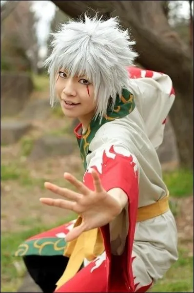 Il se dit l'ermite des crapauds, il est le maitre de Naruto mais il fut tu par Pain...